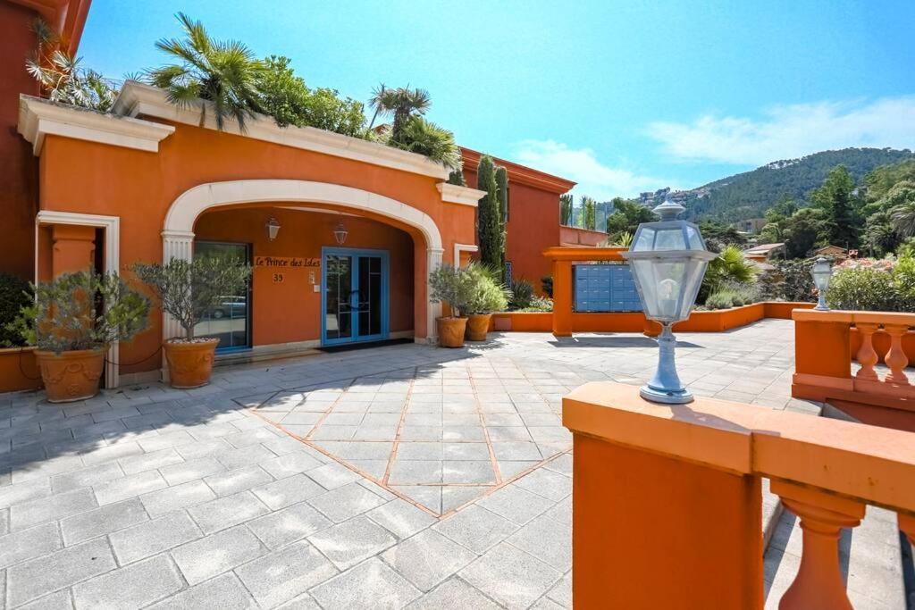 French Riviera 1 Bedroom On The Beach Facing Cannes Théoule-sur-Mer Extérieur photo